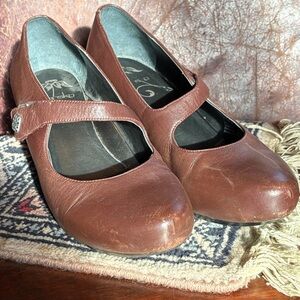 Chocolate brown Dansko Mary Janes
FREE SHIPPING
